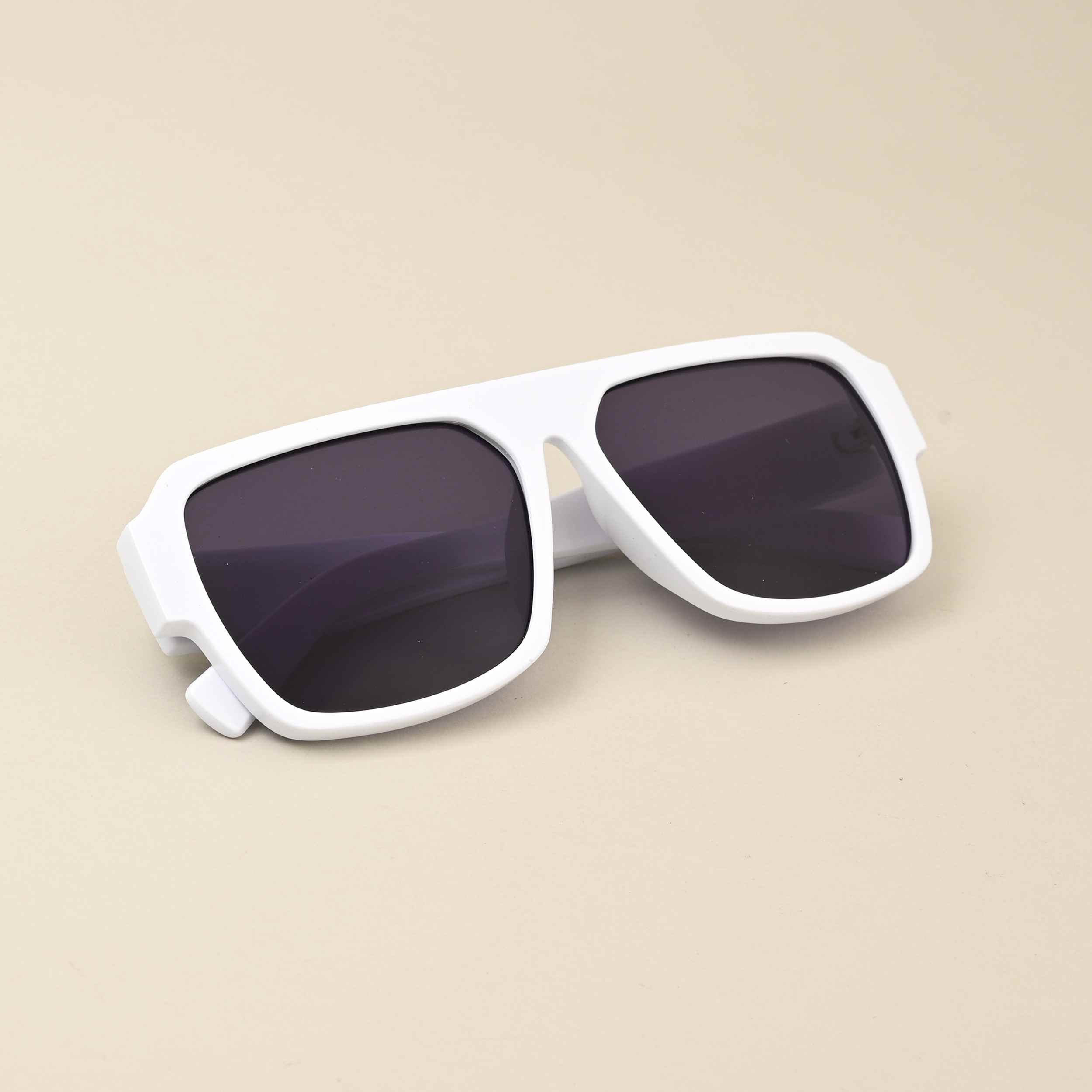Idor 2104 White
